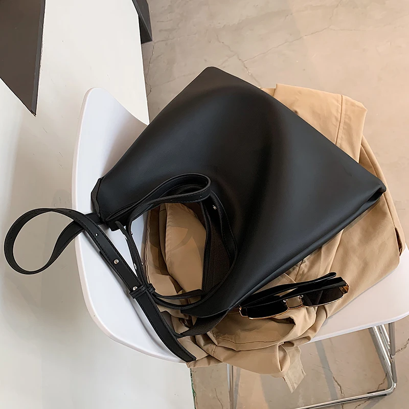 

с доставкой Large capacity winter Faux Leather Crossbody Bags Women 2020 Fashion Handbags And Purses Travel Trend Lux Tote Bag